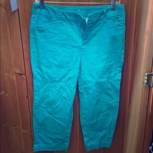 St John’s Bay Turquoise Capris size 4